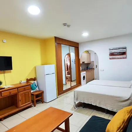 Encantador Estudio Con Terraza Privada Y Espectaculares Vistas Al Mar En Costa Del Silencio, Cerca De Cristianos