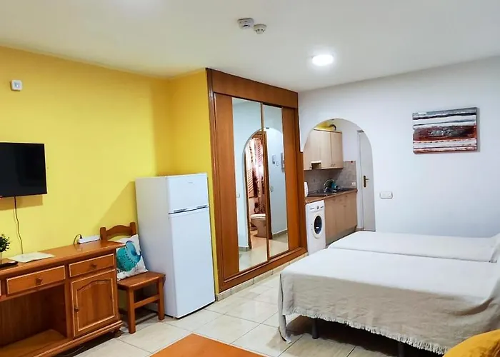 Encantador Estudio Con Terraza Privada Y Espectaculares Vistas Al Mar En Costa Del Silencio, Cerca De Cristianos